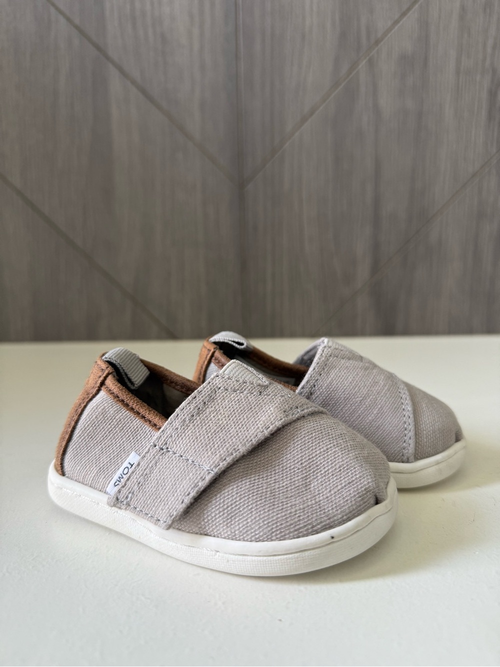 Toms Toddler Hook-and-Loop Canvas Shoes in Light Gray with Brown Trim